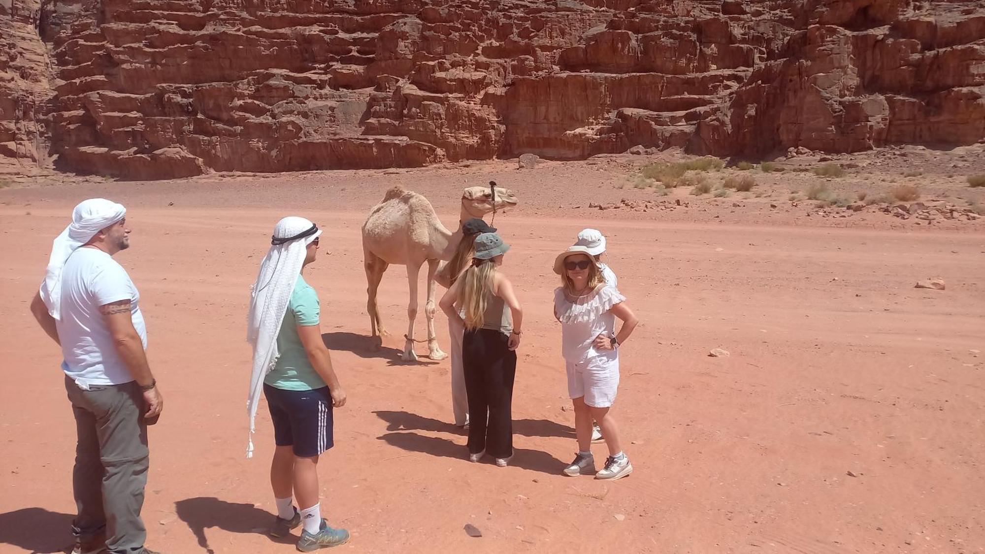 غرووب وادي رم Hotel Buitenkant foto