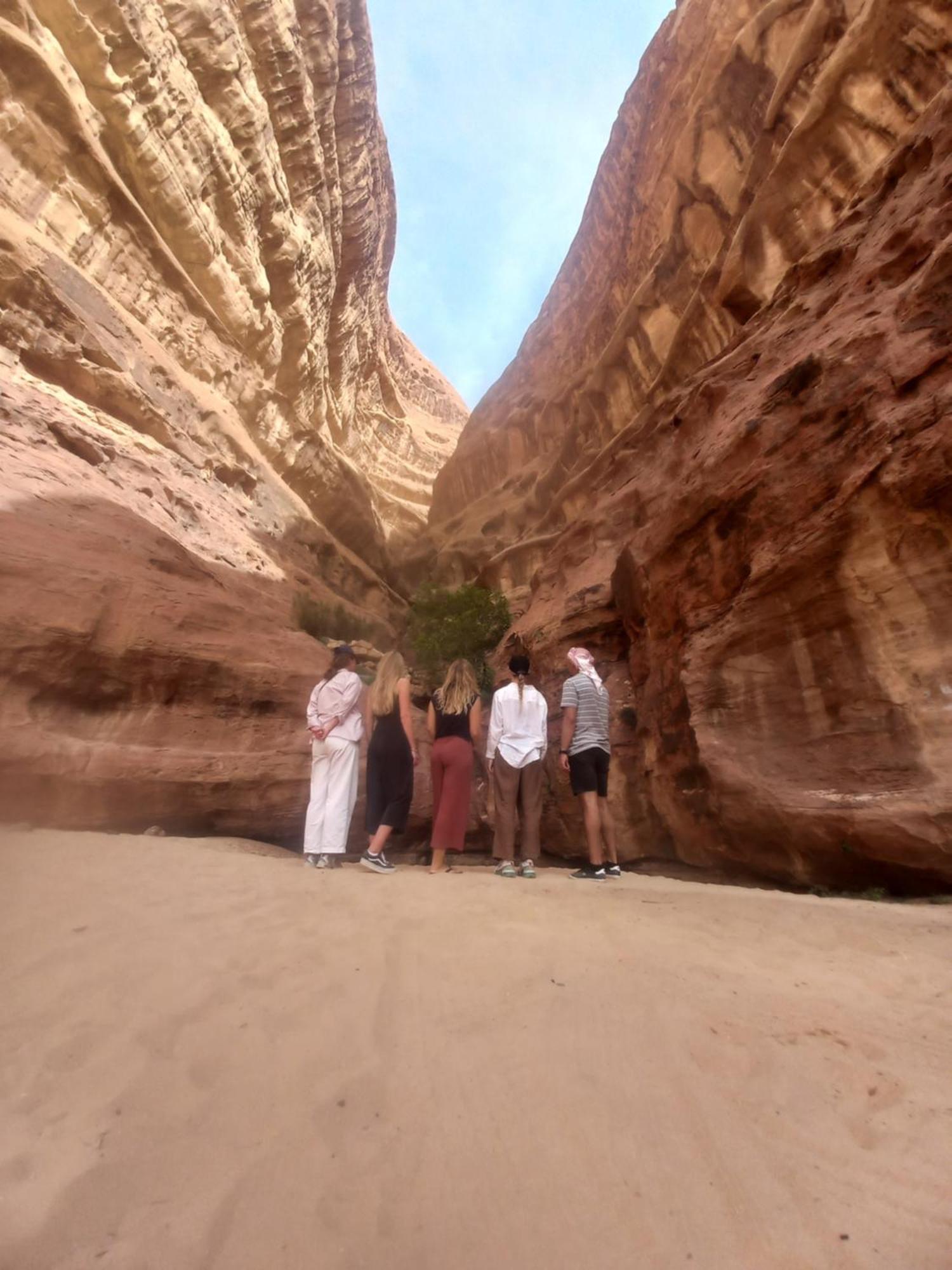 غرووب وادي رم Hotel Buitenkant foto