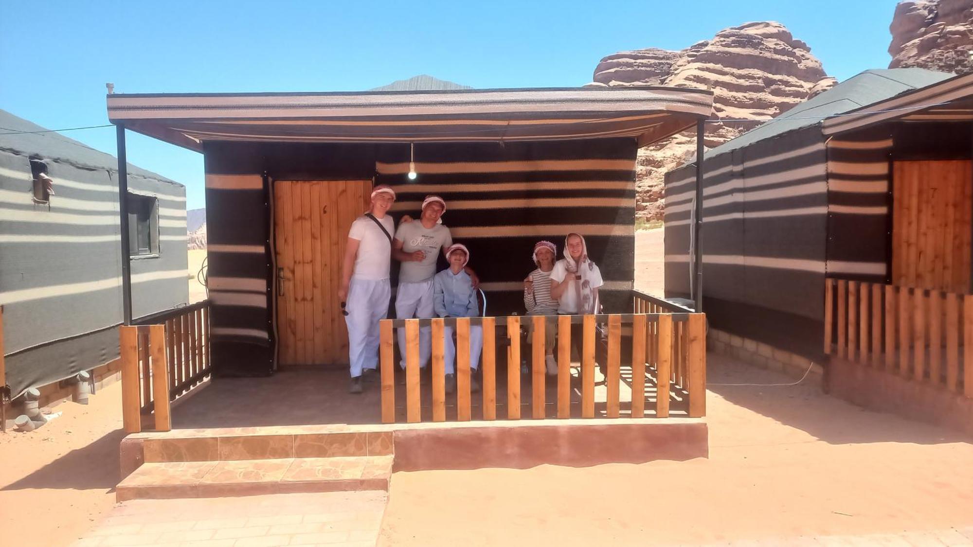 غرووب وادي رم Hotel Buitenkant foto